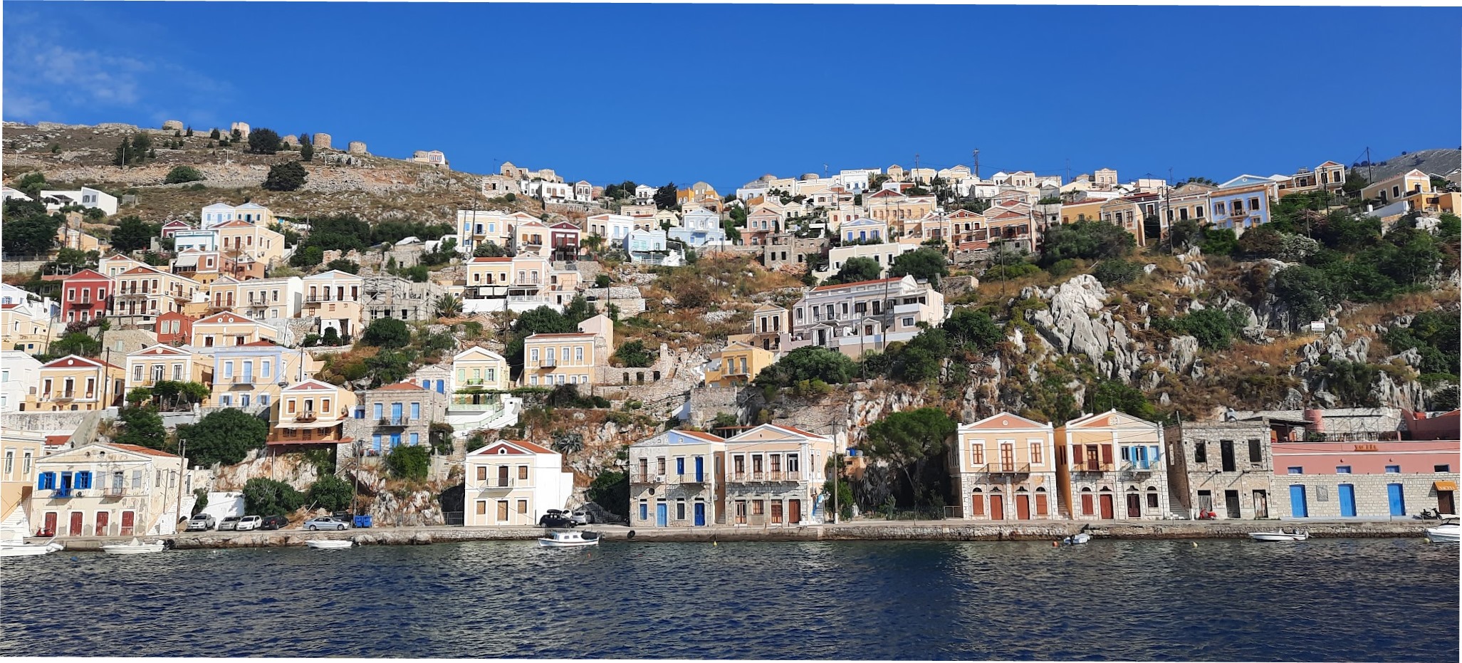 L'île de Simi dans le Dodécanèse, près de Rhodes, Grèce. Photo ©  Daniel Desjardins