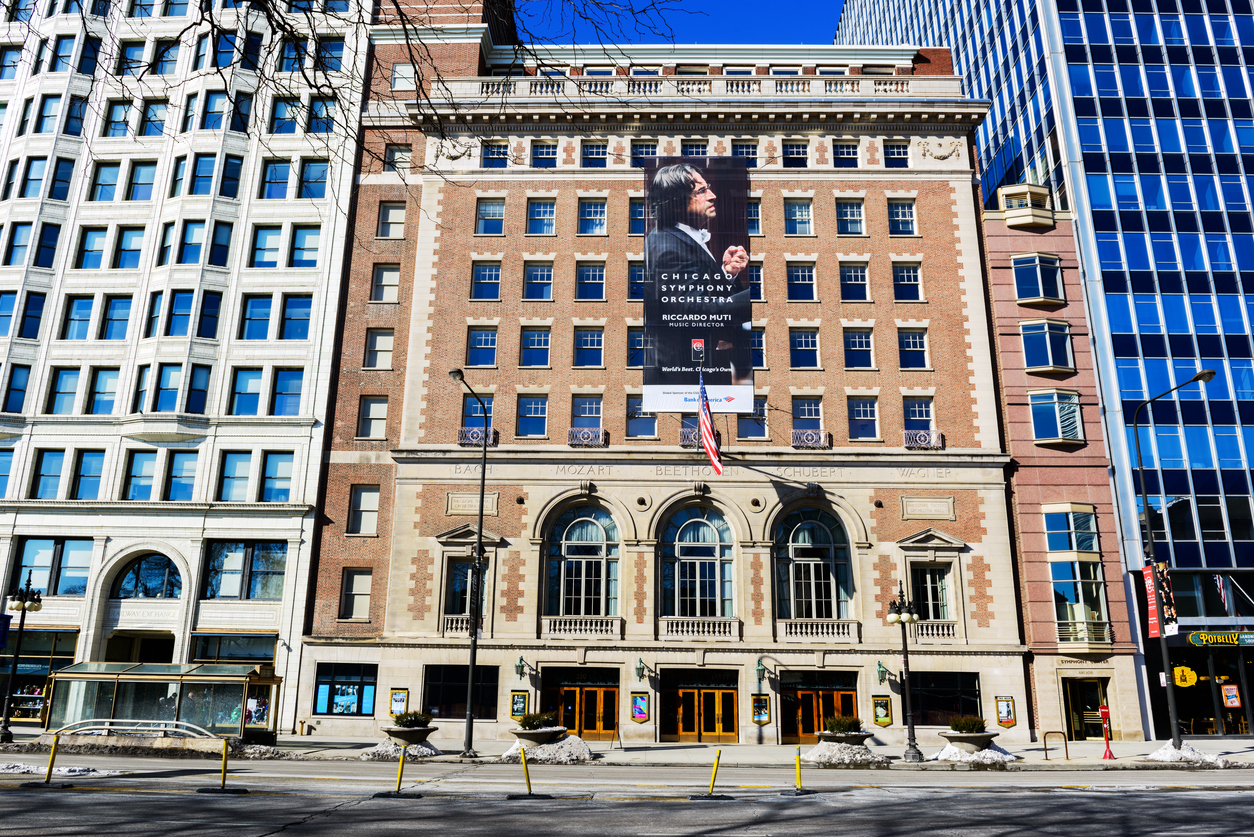 Le Symphony Center dans le Theatre District à Chicago © iStock / stevegeer