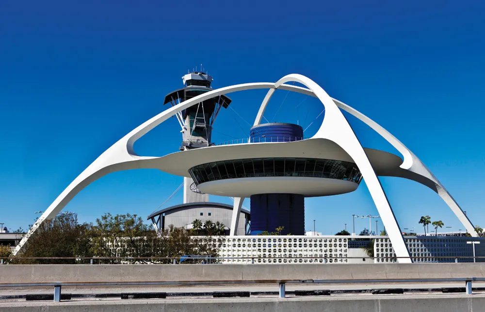 Le futuriste Theme Building de l'aéroport LAX | © Dreamstime.com/Robert Porter;