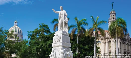 Estatua de Jose Marti dans le Parque Central | ©Dreamstime.com/Kmiragaya