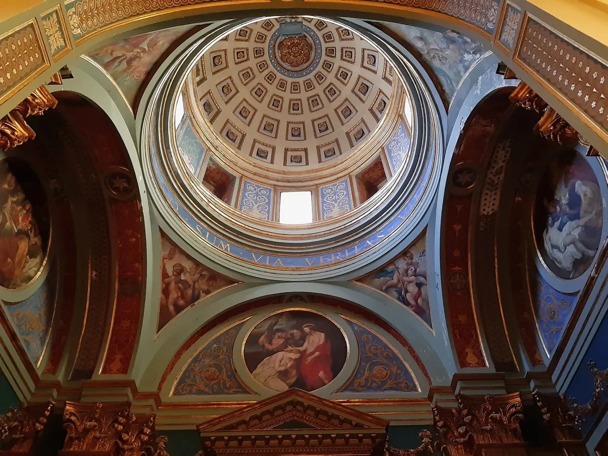 L'intérieur de Santa Maria Maggiore de Vasto, © iStock/lucamato