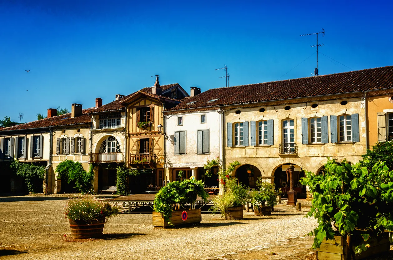 Le village de Labastide-d'Armagnac, un des lieux de production de l'armagnac © iStock / Milacroft