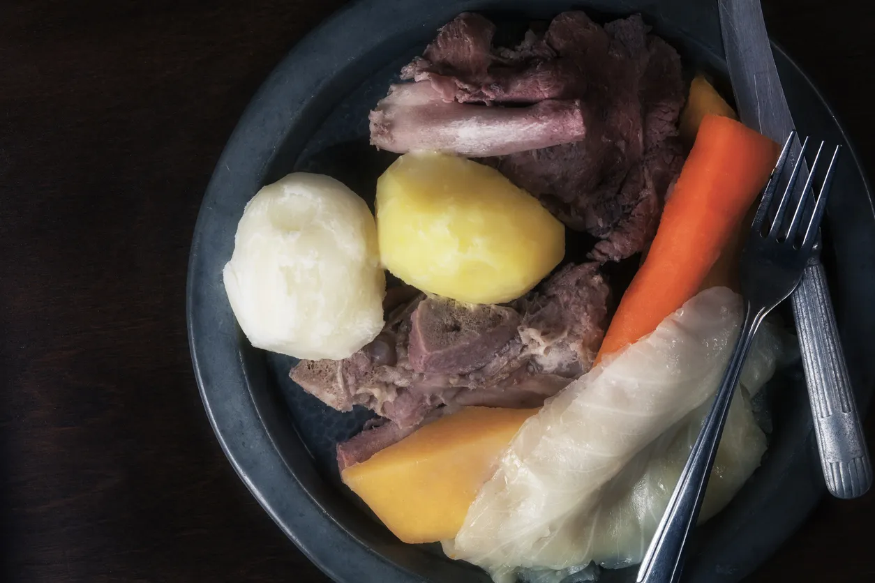 Le Jiggs dinner, bouilli traditionnel de Terre-Neuve-et-Labrador. © iStock / cpjanes