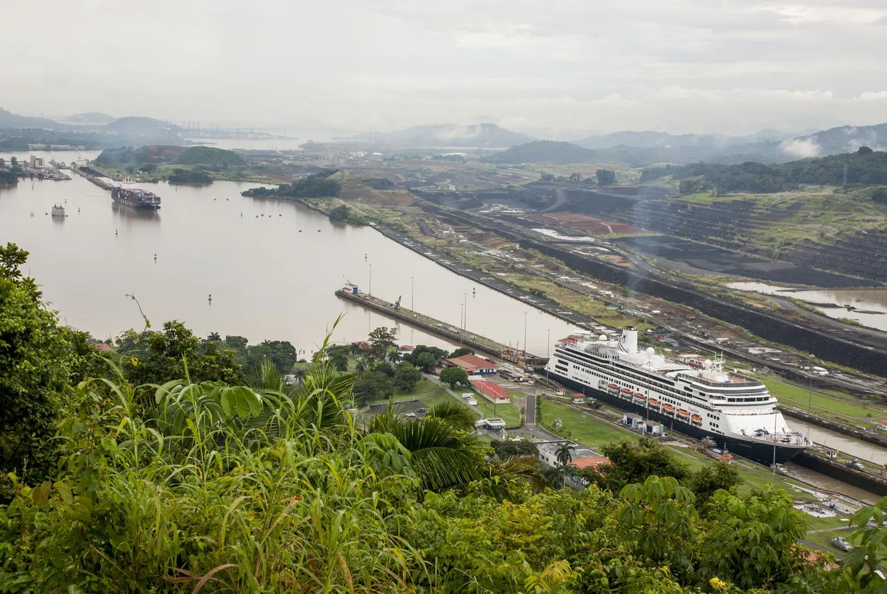 Traversée du canal de Panama, une expérience inoubliable!  Photo © iStock-ad_foto