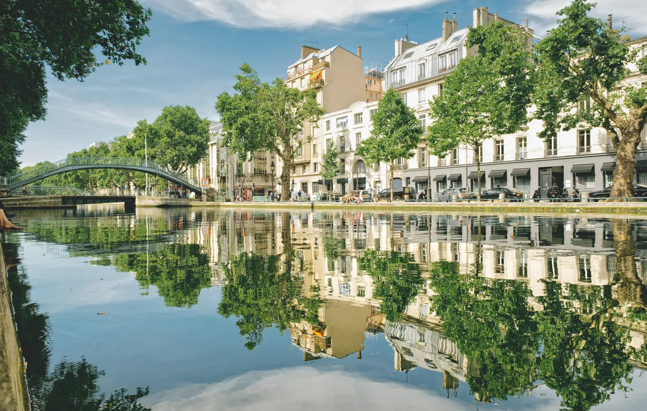  Quai de Jemmapes, Canal Saint Martin dans le 10e arrondissement de Paris près de l'Hôtel du Nord qui servit de décor au film du même nom. ©  iStock /  espiegle