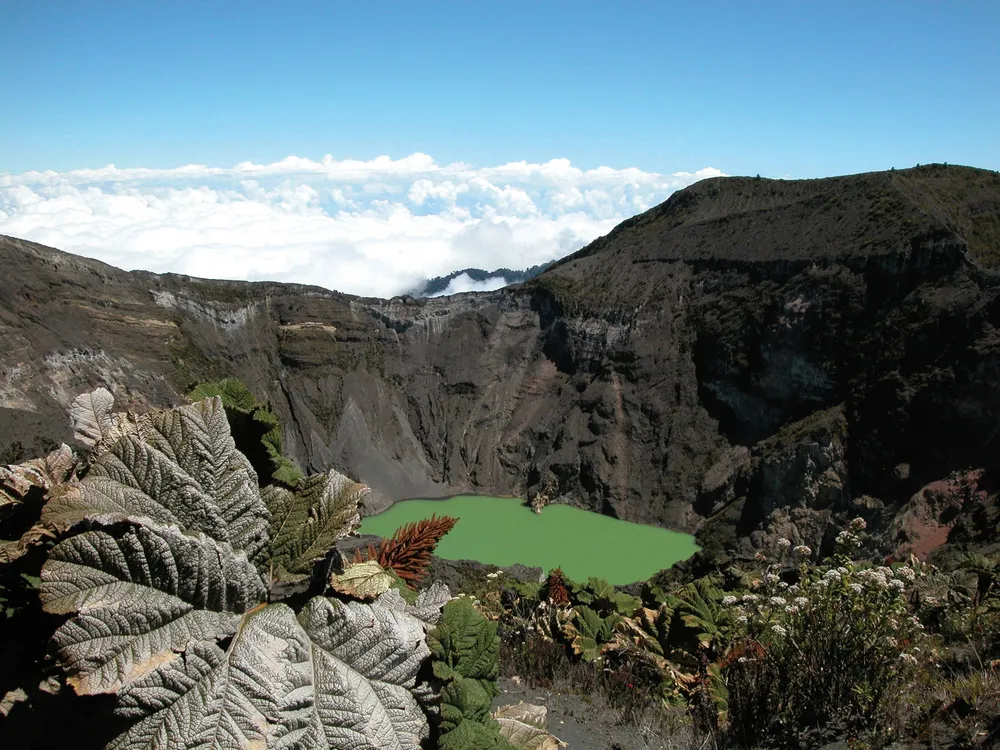Le cratère du Volcán Irazú. | © iStockphoto.com/Onfokus