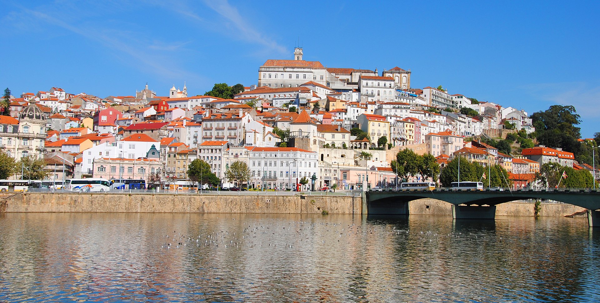 La ville de Coimbra et le fleuve Mondego, un des districts de l'appelation Dão - Par Leandro Neumann Ciuffo, CC BY 2.0, 