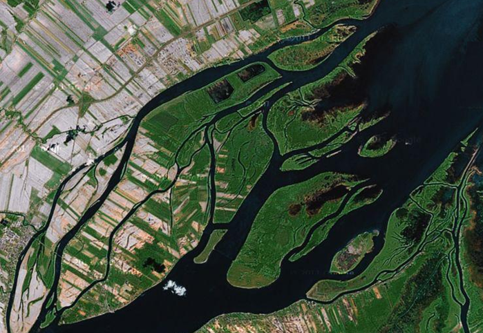 L'archipel du lac Saint-Pierre au Québec et ses103 Îles;  îles de Berthier au nord et îles de Sorel au sud. Par JPGibson — Travail personnel, CC BY-SA 3.0. 