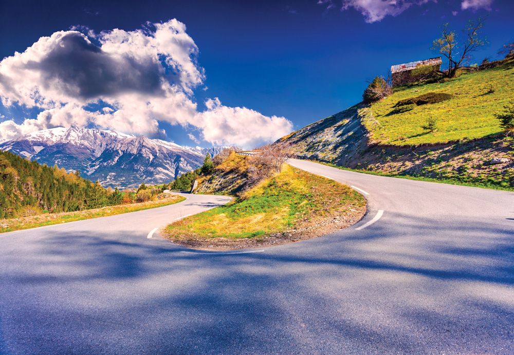 La spectaculaire route des Grandes Alpes à moto