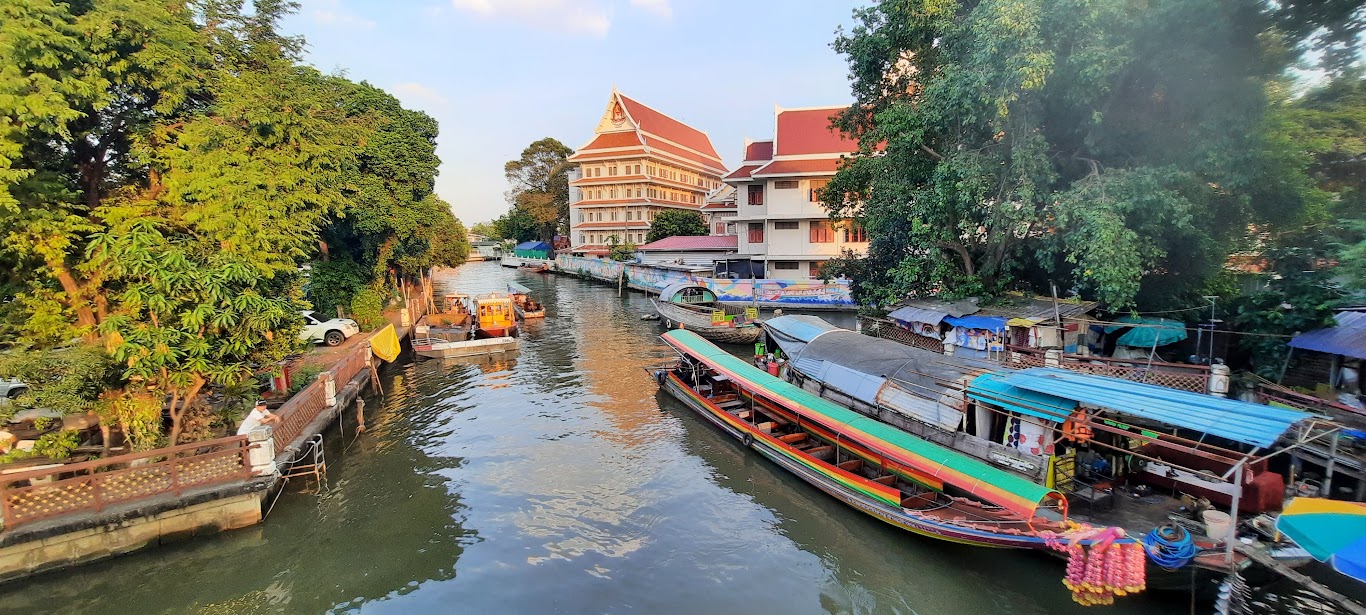 Les canaux (khlong, คลอง) de Thonburi, Bangkok, Thaïlande. Photo  © Daniel Desjardins