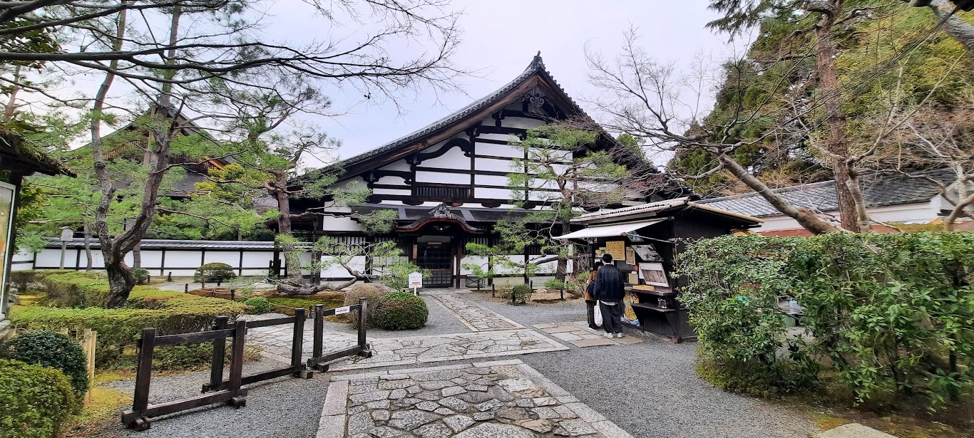 Un temple sur le chemin de la Philosophie à Kyôto. Photo  © Daniel Desjardins