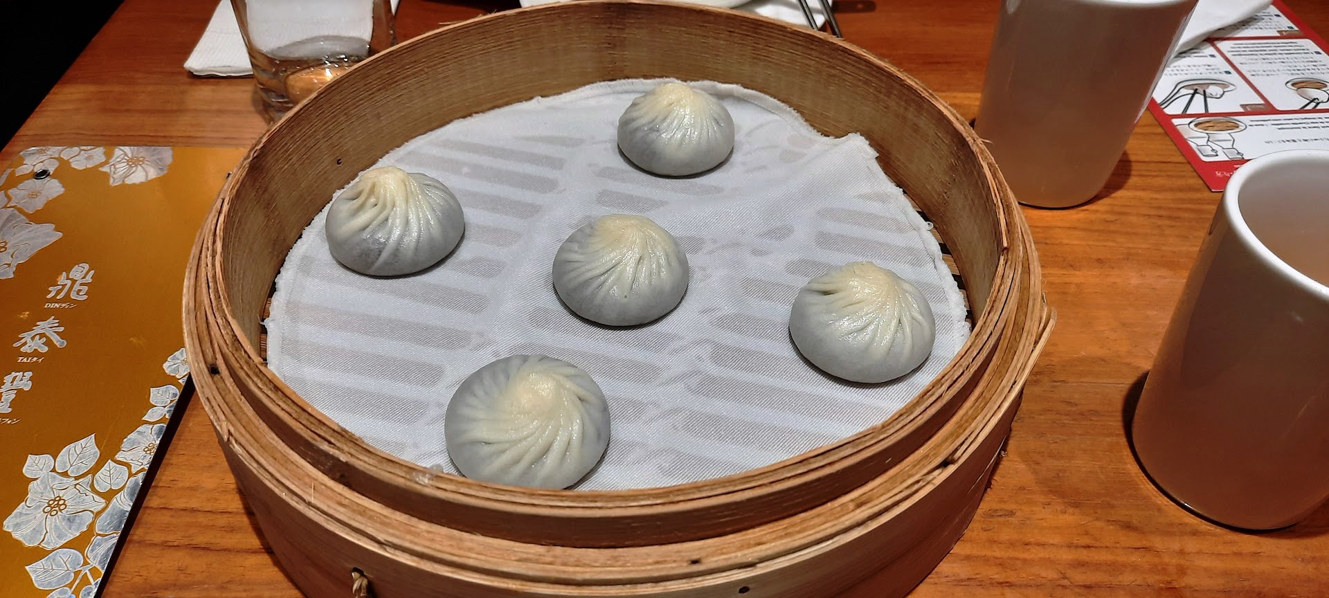 Dim Sums contenant une "soupe" chez Din Tai Fung à Taipei, Taïwan.  Photo © Daniel Desjardins