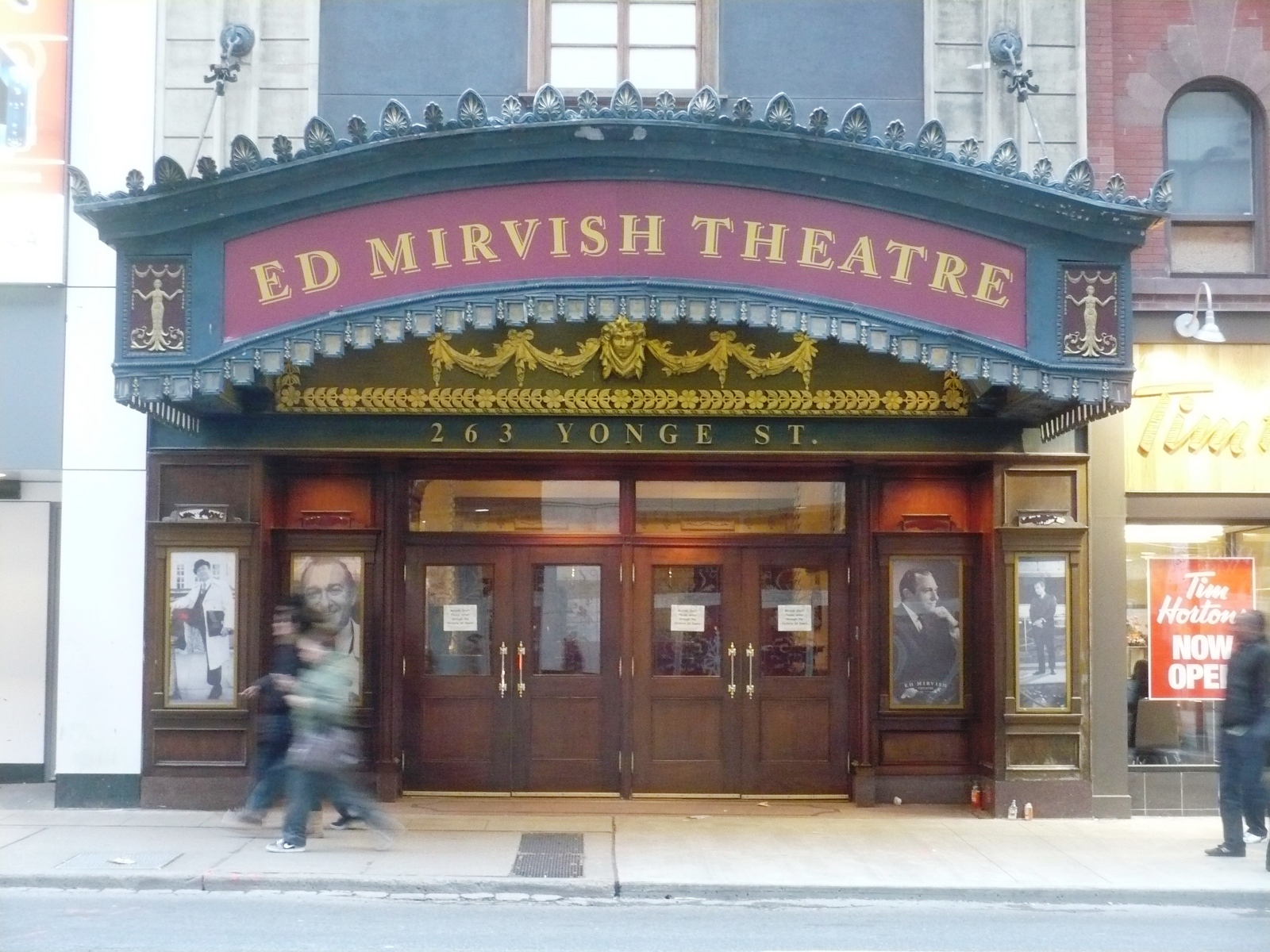 Ed Mirvish Theatre sur la rue Yonge à Toronto. Par Secondarywaltz - travail personnel. CC BY-SA 3.0, 