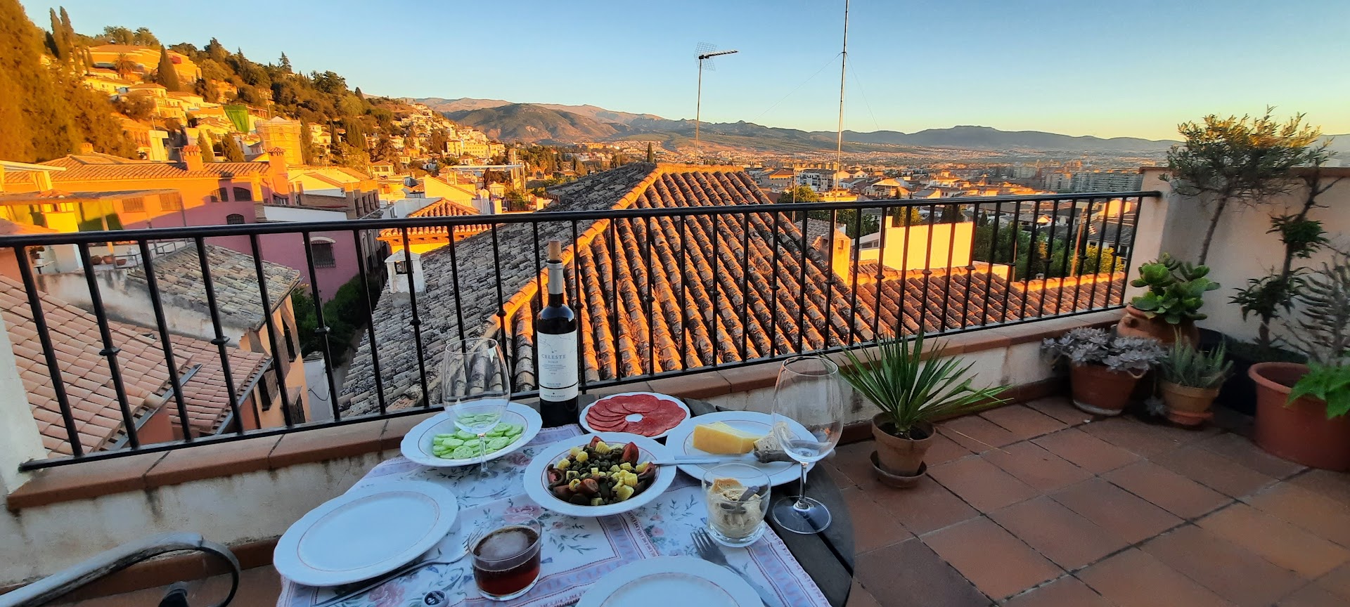 Grenade, Andalousie, Espagne, à l'heure de l'apéro. © Photo Daniel Desjardins