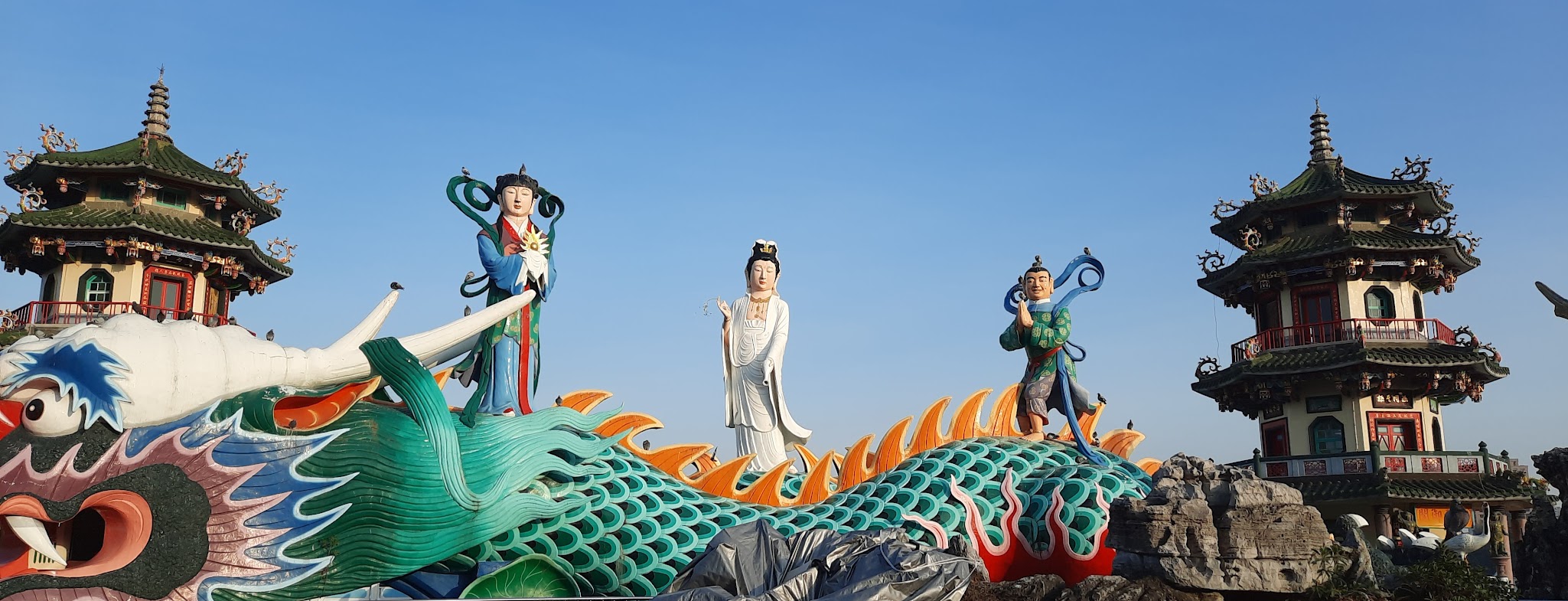Pagodes du dragon et du lion à Kaohsiung, Taïwan. Photo ©  Daniel Desjardins