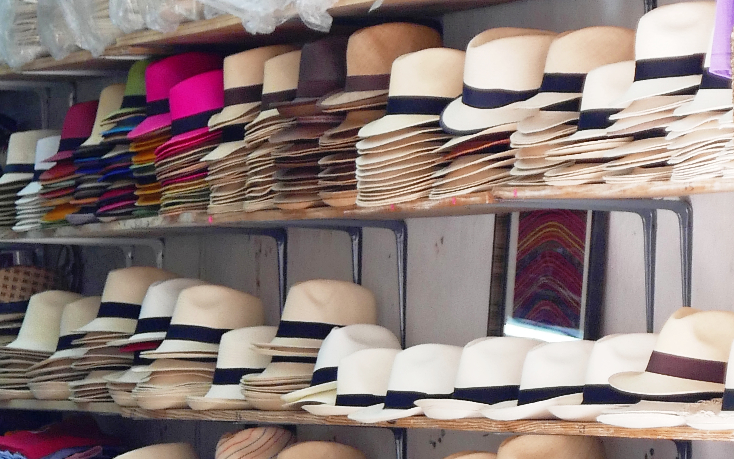 Les célèbres chapeaux panama - photo © Marc Rigole