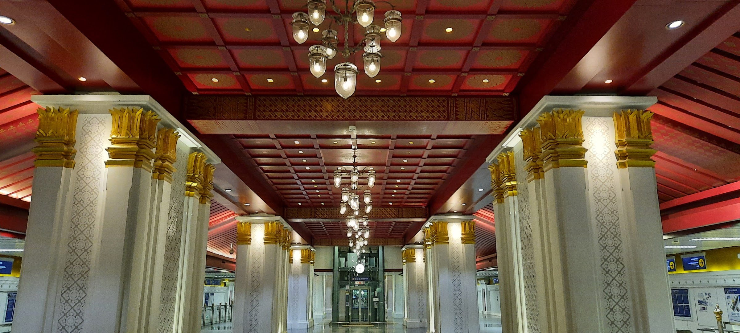 La station du MRT Sanam Chai, qui dessert le quartier historique, à quelques minutes de marche du fameux Wat Po, le temple du Bouddha couché. Photo  © Daniel Desjardins