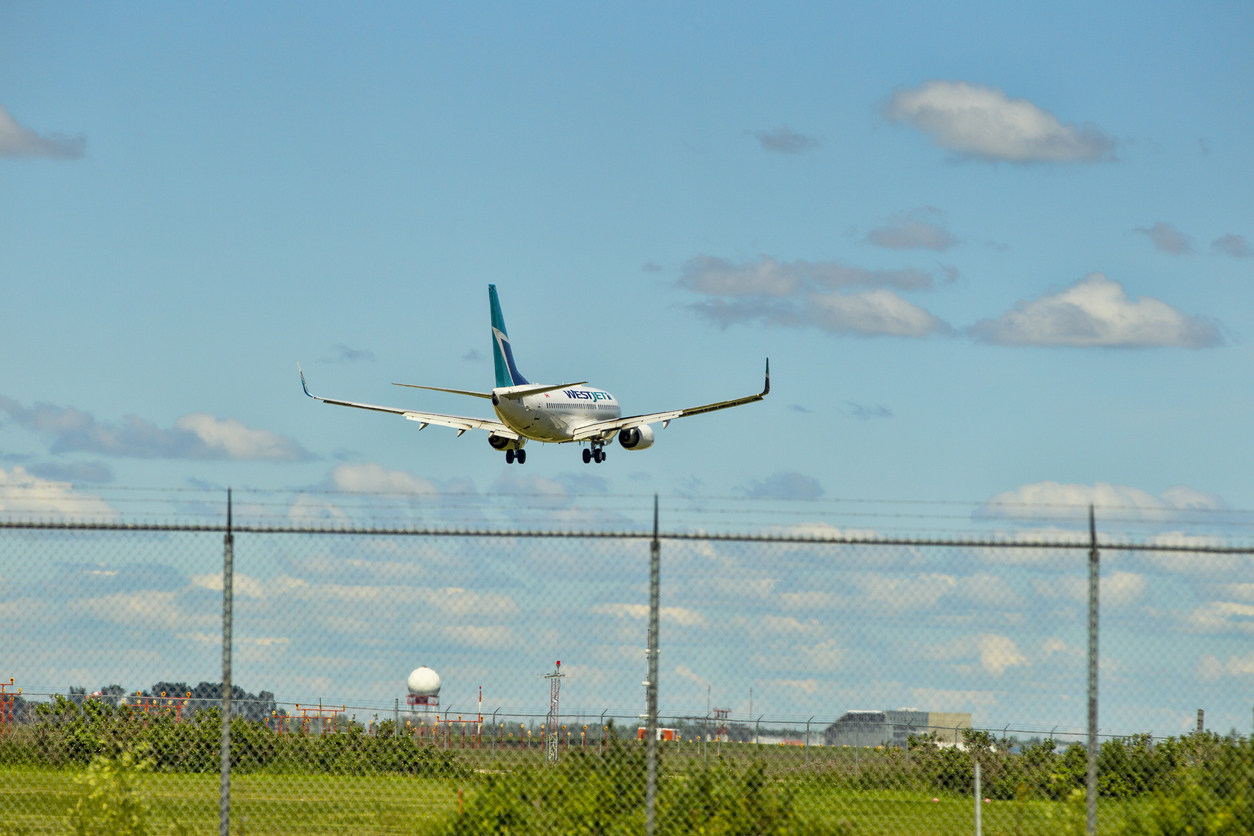 Un 737 s'apprête à atterrir à l'aéroport de Winnipeg. | © iStock / Stefonlinton