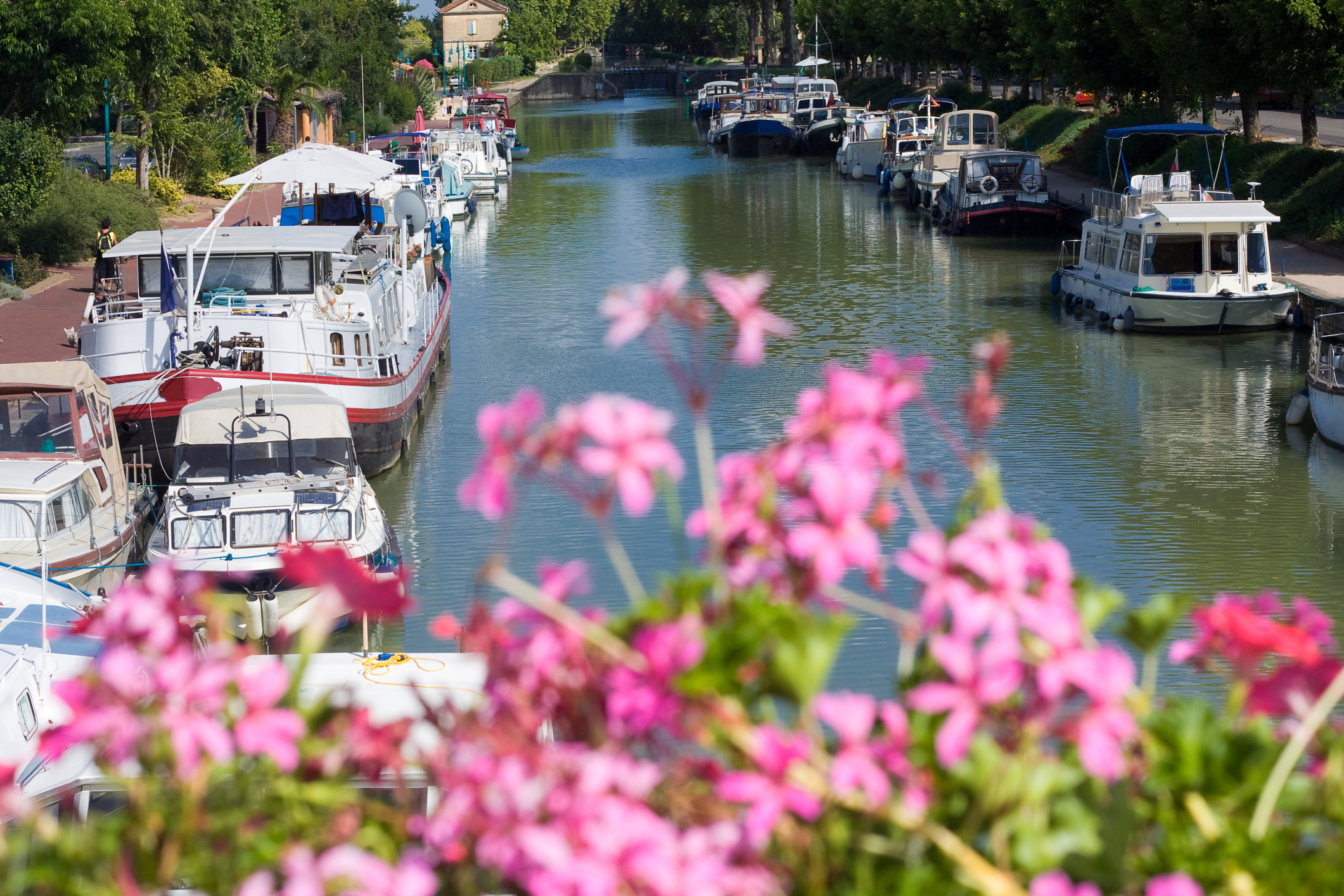 Les berges du canal du midi à vélo. © iStock / nensuria