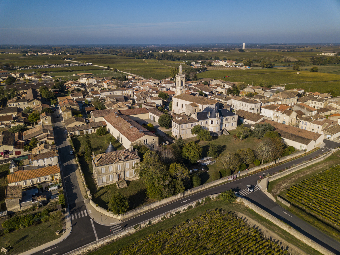 Les village de Saint-Estèphe, Sud-Ouest de la France, département de la Charente, région Nouvelle-Aquitaine. © iStock / SpiritProd33