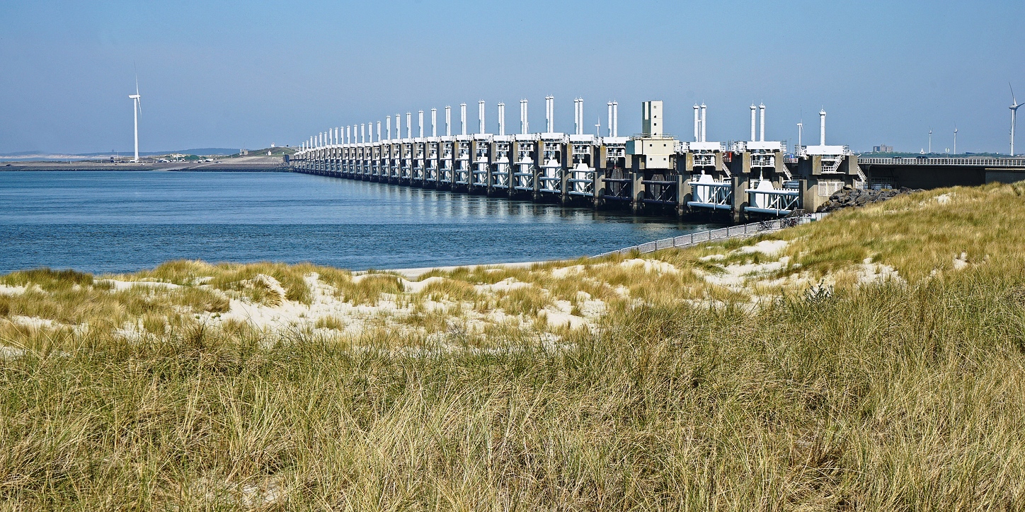 Une portion de l’Oosterscheldekering © iStock / gertvansanten
