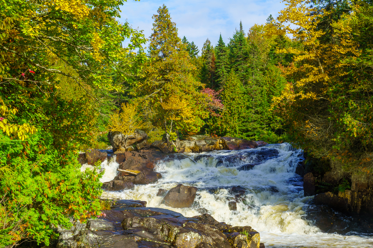  Les Laurentides au Québec © iStock / RnDmS
