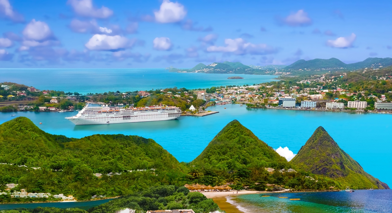 Un paquebot amarré dans l'île de Sainte-Lucie dans les Antilles.
© iStock / Marina113