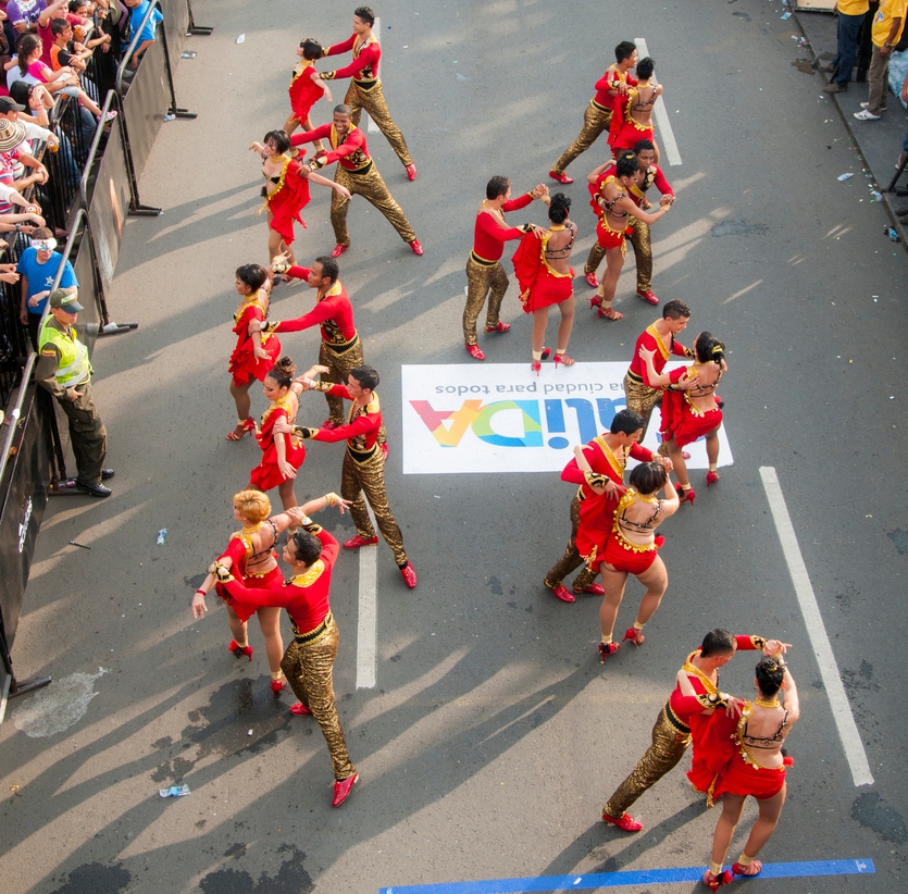 Danseurs de salsa à la foire de Cali  © iStock / oscar garces