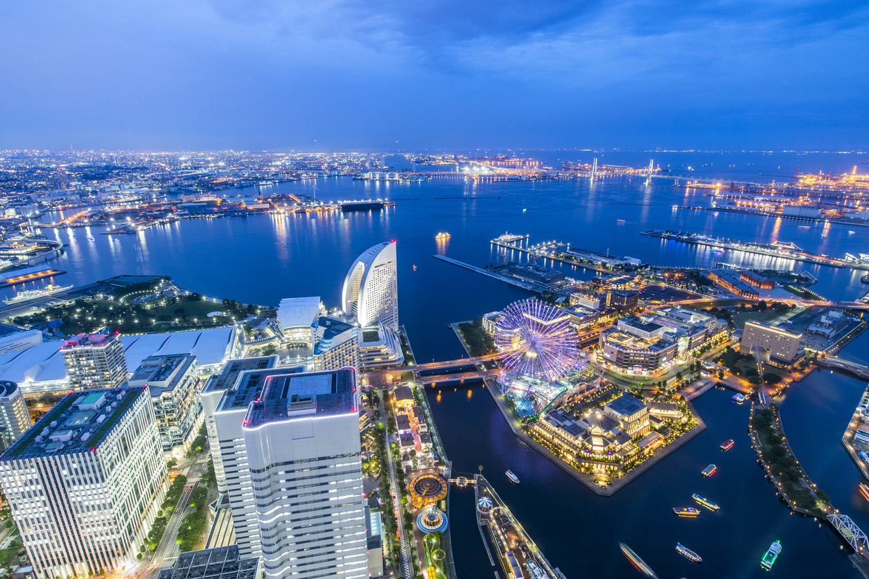 Vue aérienne de Yokohama, près de Tôkyô, d'où partent plusieurs croisières autour du Japon © iStock / dk1234