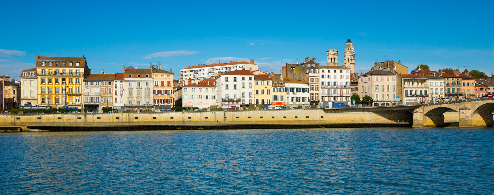 Mâcon en Bourgogne, France  © iStock / JackF