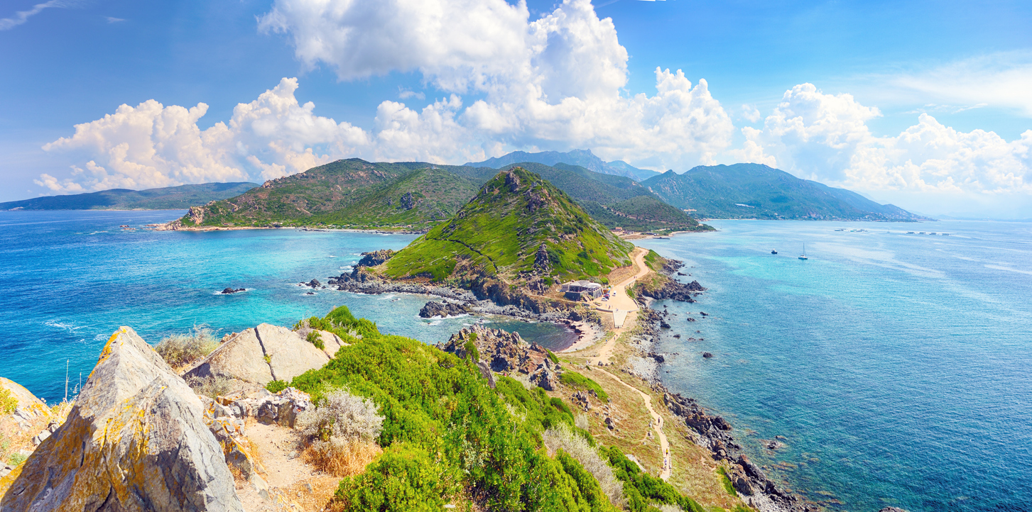 Pointe de Parata, Ajaccio, Corse, France  © iStock / alxpin
