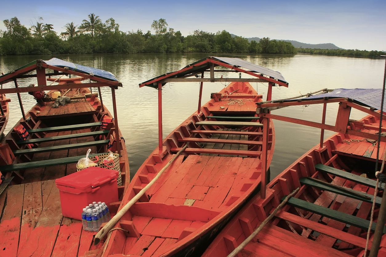 Bateau d'excursion au Cambodge. © iStock / Donyanedomam