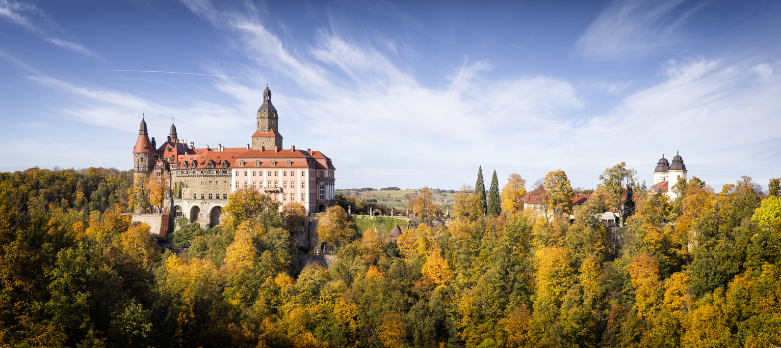 Château de Ksiaz à l’automne, Pologne © iStock / ewg3D