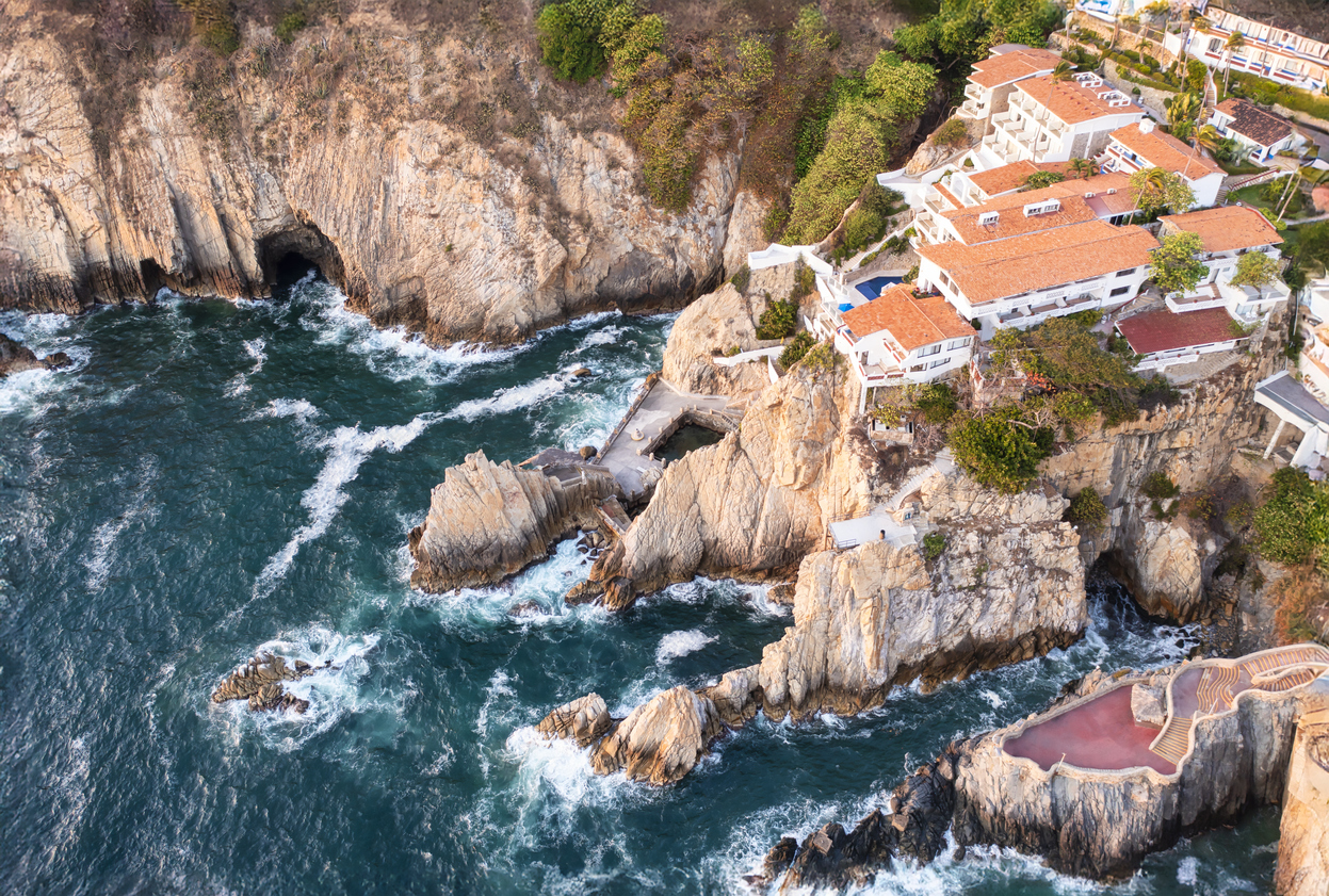 Vue aérienne du point de vue de La Quebrada, Acapulco, Mexique | iStock / Arturo Peña Romano Medina