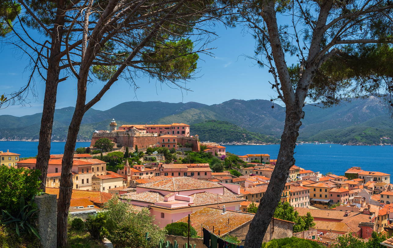 Citadelle et vieille ville de Portoferraio sur l’île d’Elbe en Toscane, Italie du nord. © iStock / Mo-Jo-Lo