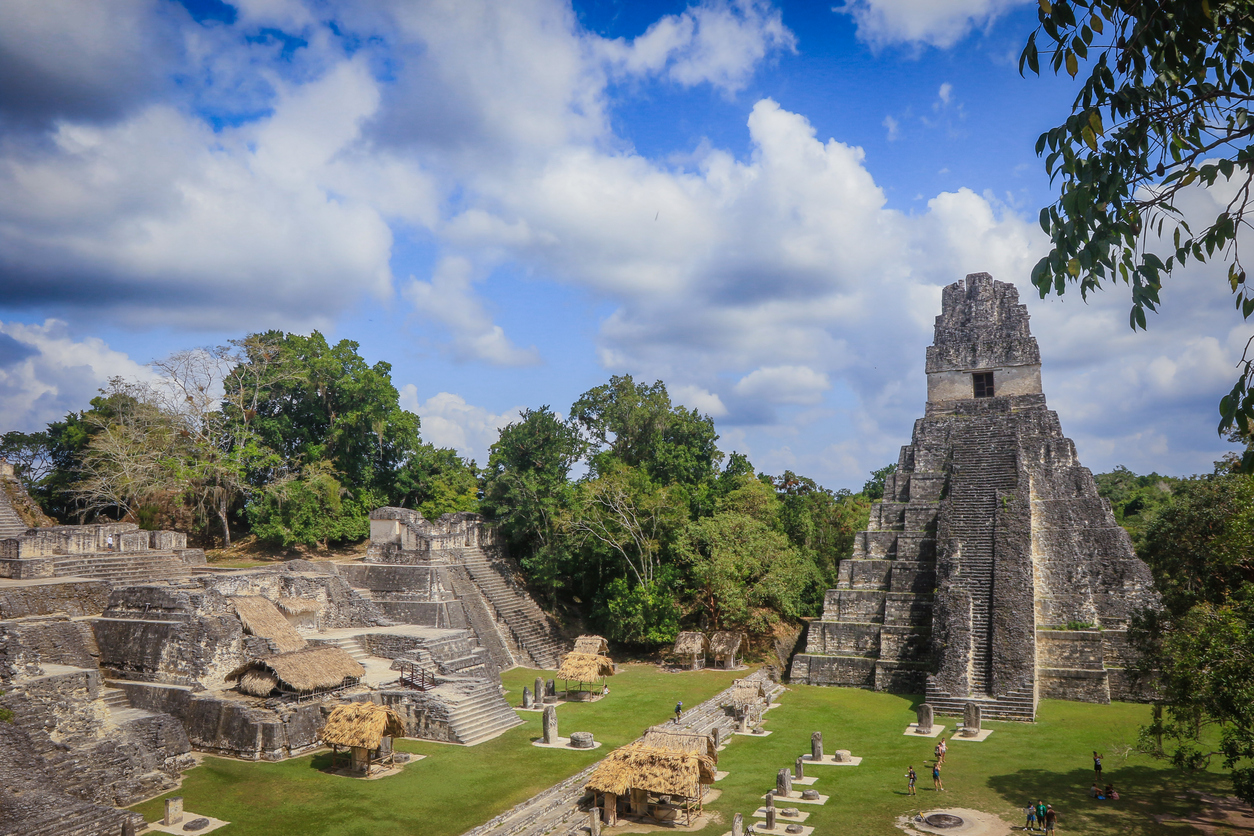 Les ruines mayas de Tikal, au Guatemala © iStock /  Dave Primov