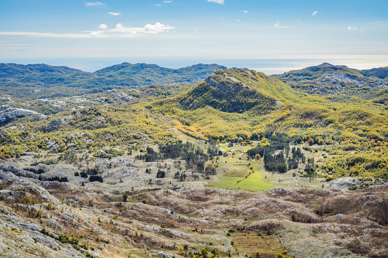 Paysage du Parc national du Lovćen © iStock / galitskaya