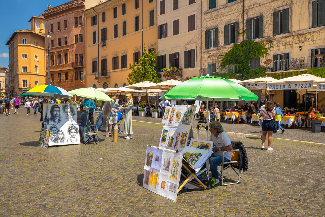 Des artistes sur la Piazza Navona à Rome, Italie  © iStock / ViliamM