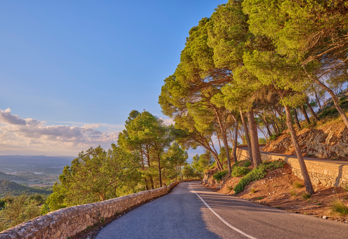 Une route de Majorque (Mallorca) qui invite au cyclisme.  © iStock / Dhoxax