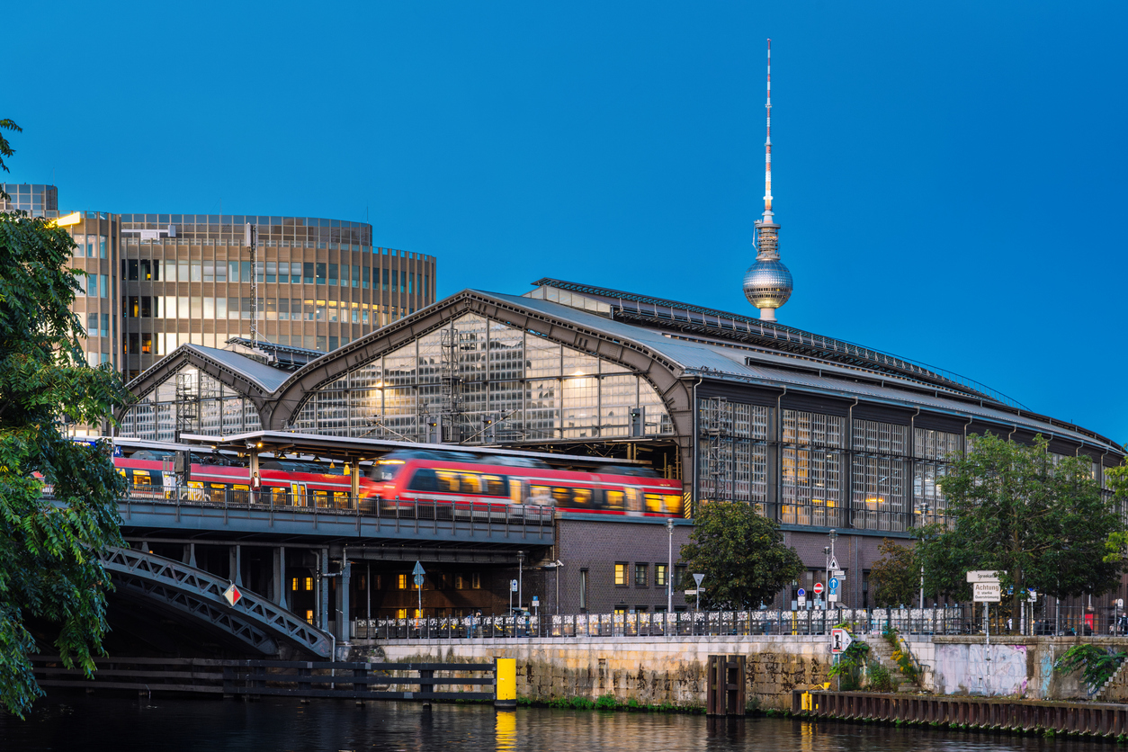 La gare Friedrichstrasse à Berlin, Allemagne. © iStock / Nikada