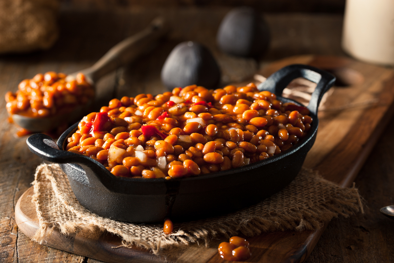 Les « fèves au lard » à la bostonienne (Boston baked beans) © iStock / bhofack2