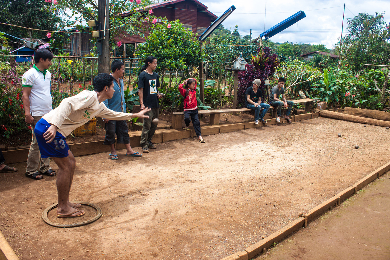 La pétanque, sport national du... Laos
