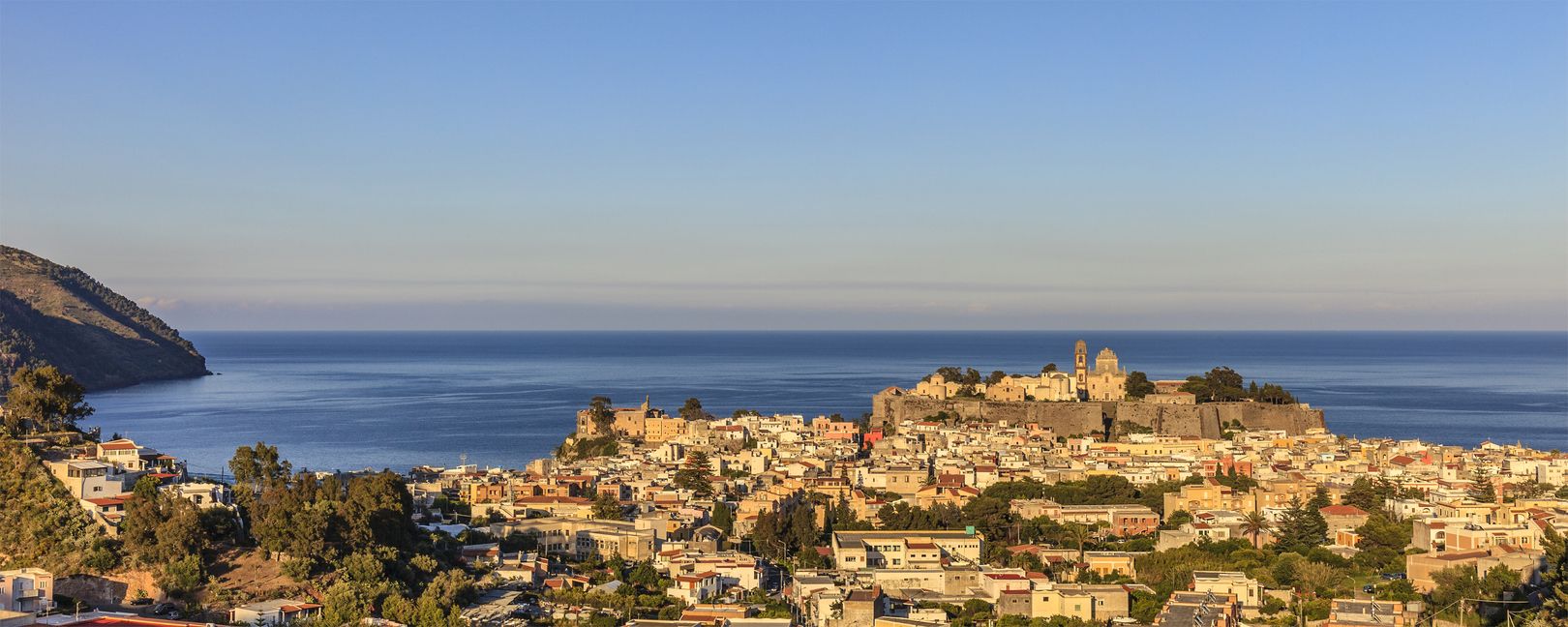 L'île de Liparie en Sicile © iStrock / :Flavio Vallenari