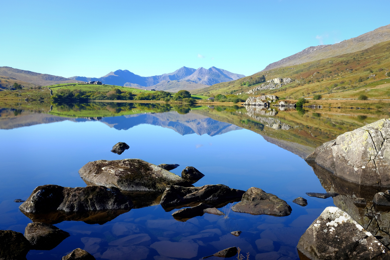 Paysage dans le parc national Snowdonia. © iStock / AlasdairJames
