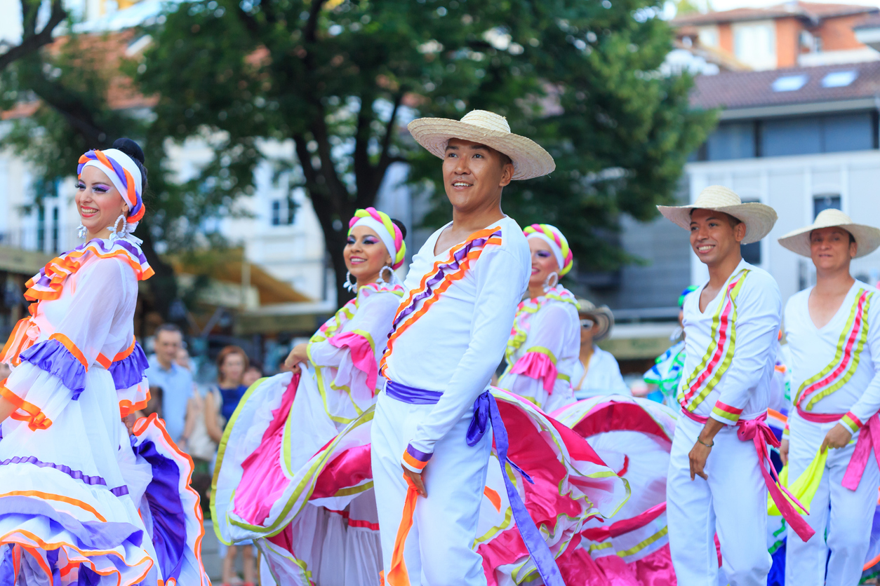 Danseurs colombiens.  © iStock / valentinrussanov