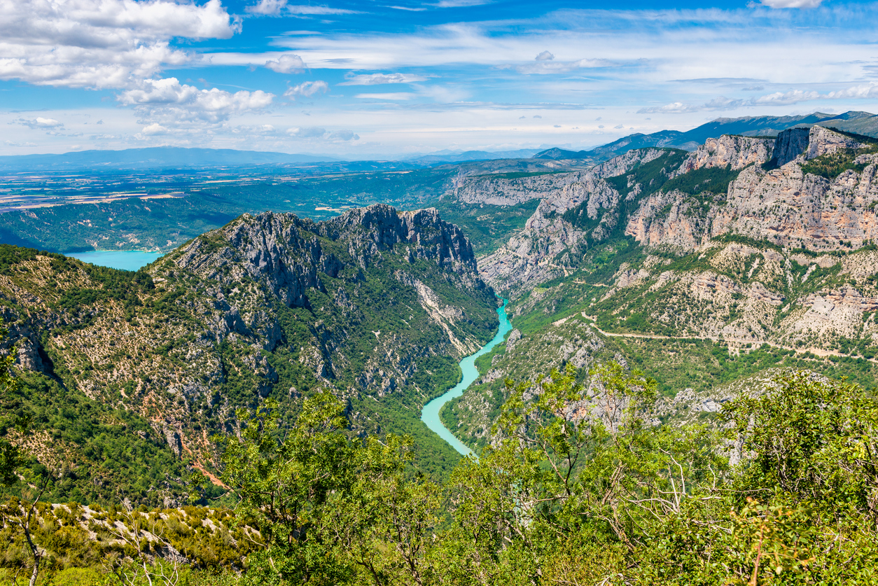 Les gorges du Verdon en Provence, entre les Alpes-de-Haute-Provence et le Var.  © iStock / Allard1