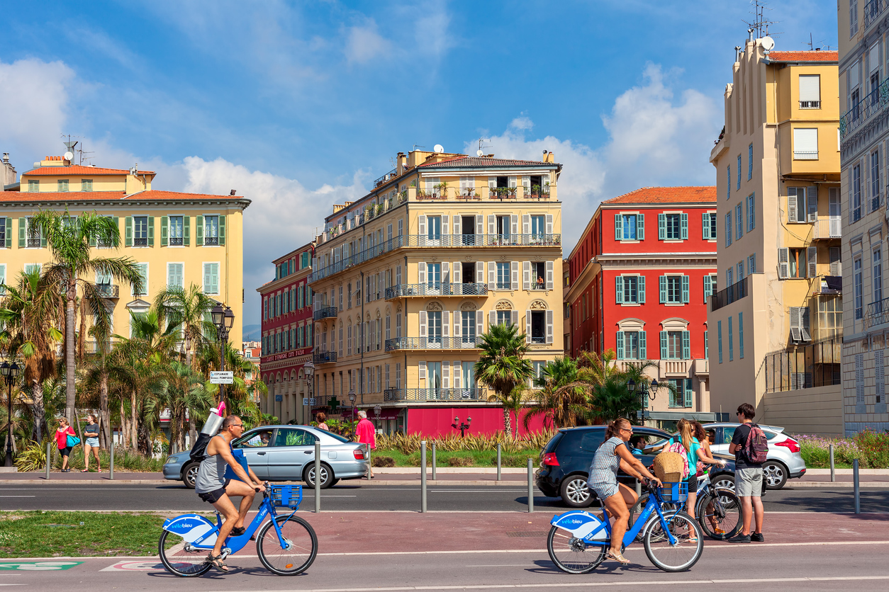 À vélo à Nice © iStock / rglinsky