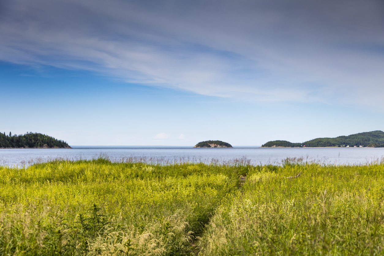 Sur la rive sud du Saint-Laurent, une vue sur le magnifique Parc national du Bic dans la région du Bas Saint-Laurent. Les installations du parc sont gérées par la Sépaq.
