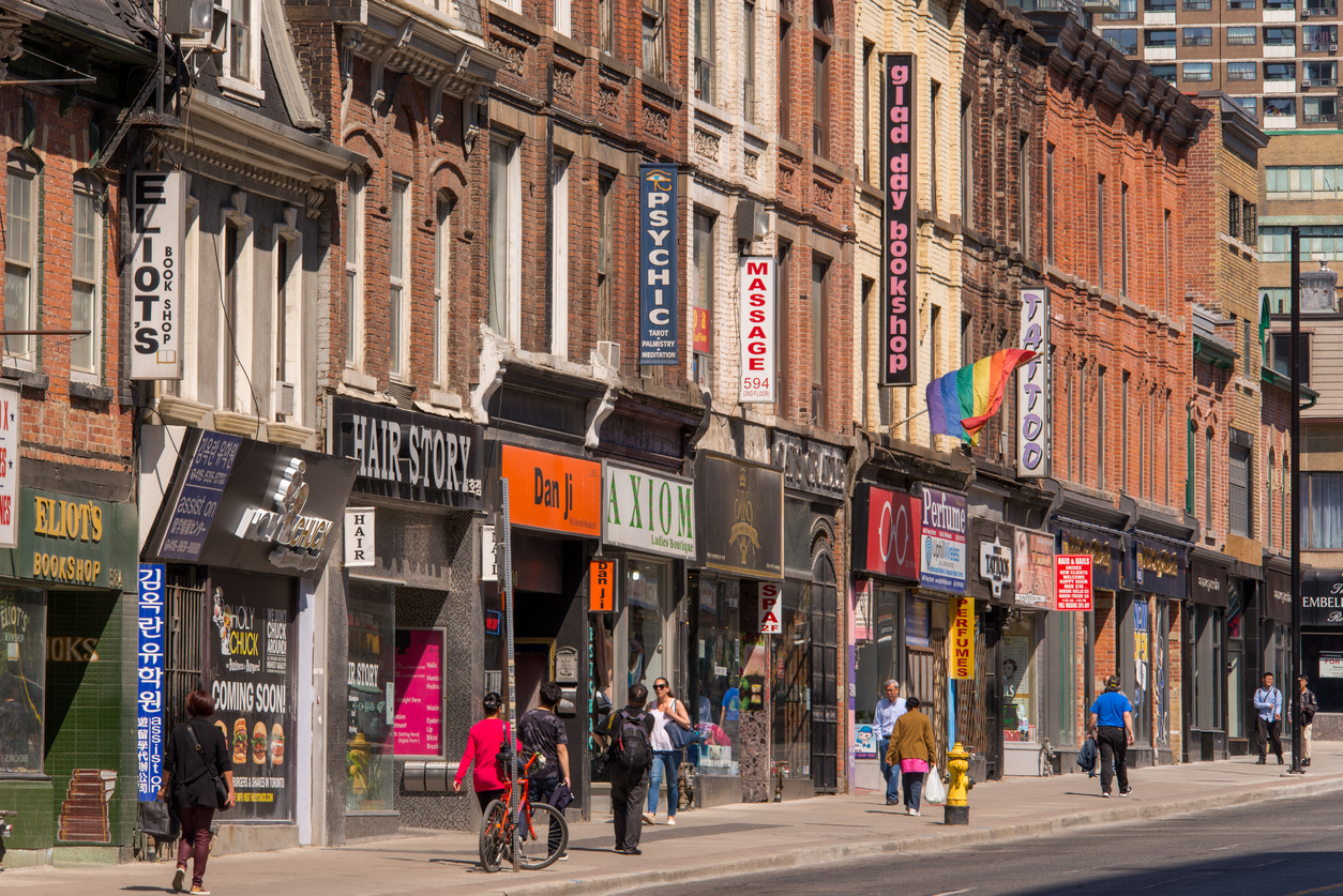 La rue Yonge à Toronto © iStock / FrankvandenBergh