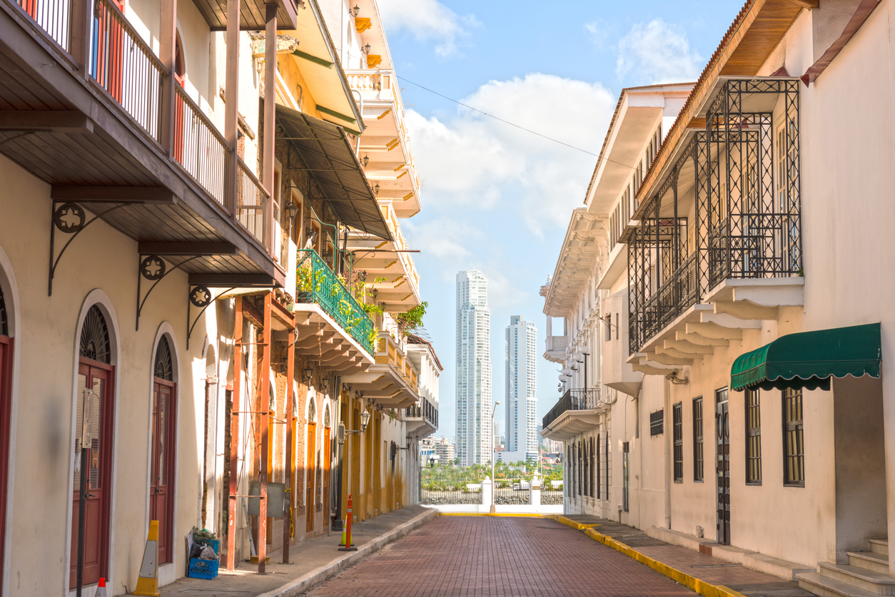 Une rue du Casco Viejo le quartier encien la Ciudad de Panamá. | © iStock /  helovi